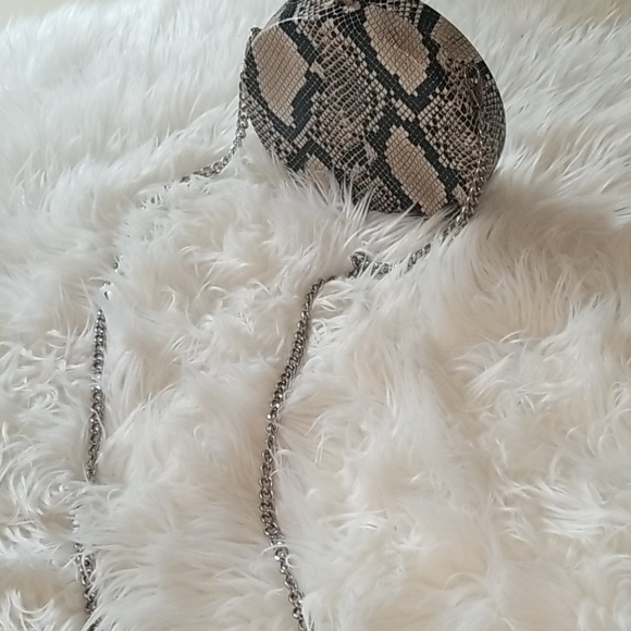 Crossbody bag - Picture 4 of 9